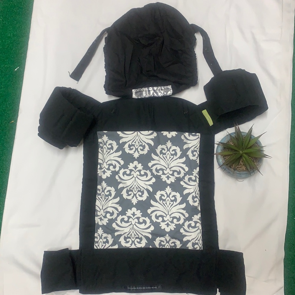 Infantino sash mei tai carrier